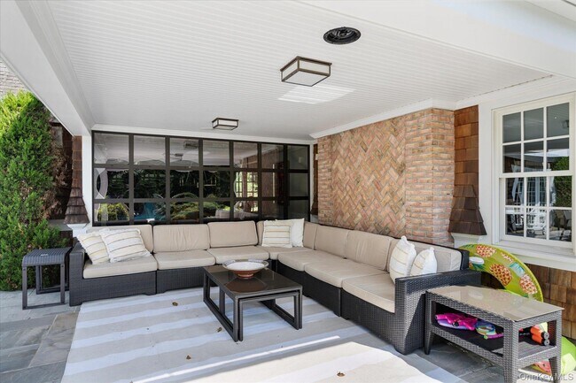 Building Photo - 231 Flying Point Rd