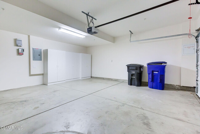 Building Photo - 597 Mustang St