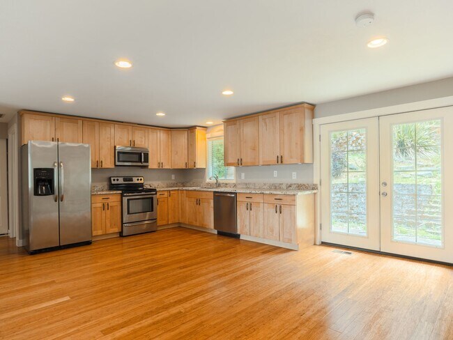Building Photo - 3 Bed - 1.5 Bath Home in Des Moines WA