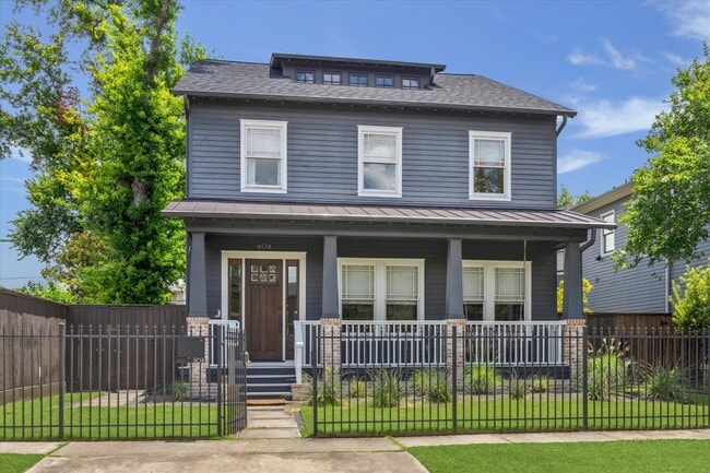 Building Photo - 604 Cortlandt St