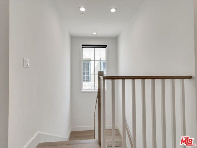 Building Photo - 10593 Kinnard Ave