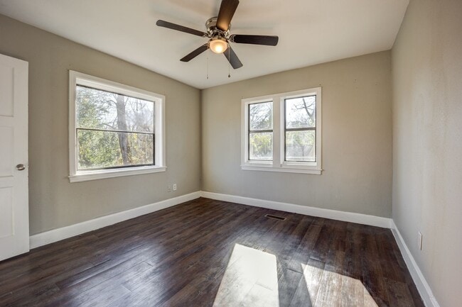 Building Photo - Freshly Renovated 2 Bedroom Home