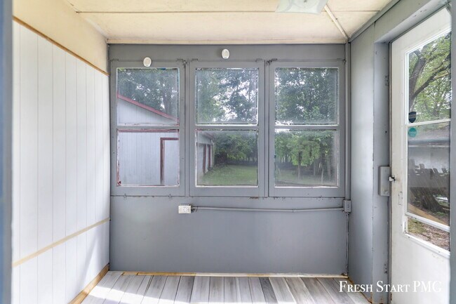 Building Photo - Charming 3-Bedroom Home with Spacious Livi...