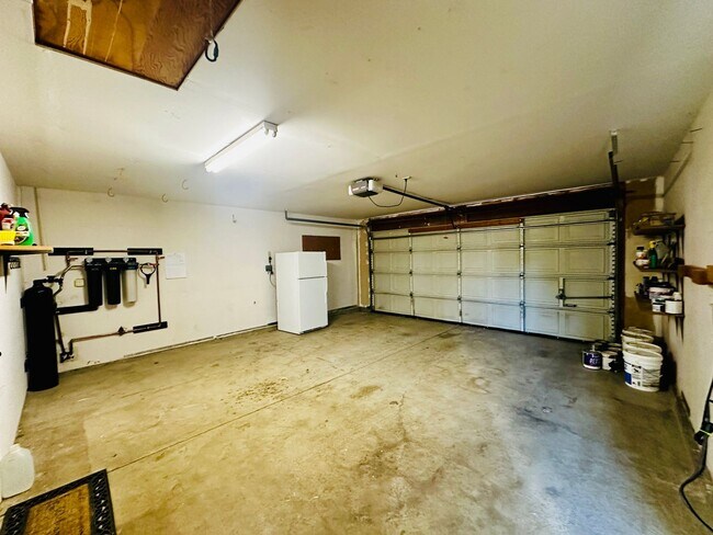 Building Photo - Single Story Court location