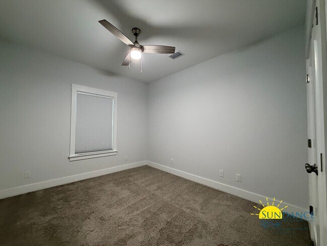 Building Photo - Spacious 5-Bedroom Home in Northern Pines, Fort Walton Beach!