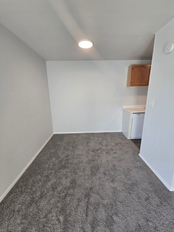 Building Photo - 1221 Nelson St