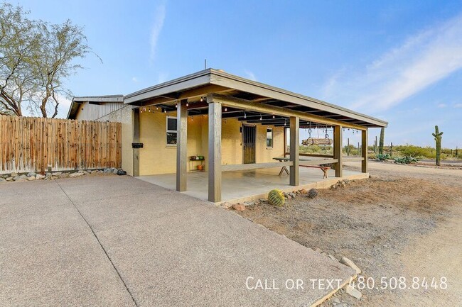 Building Photo - Charming Desert Retreat with 360° Mountain...