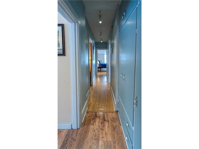 Building Photo - 519 Park Ave