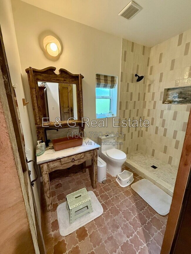 Building Photo - 8617 E Larkspur Dr