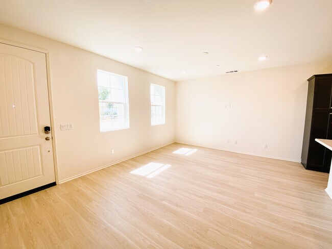 Building Photo - 27423 Georgetown Dr