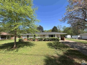 Building Photo - 916 Speake Rd NW