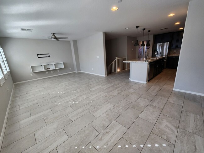 Building Photo - Three Level Mountains Edge Townhome