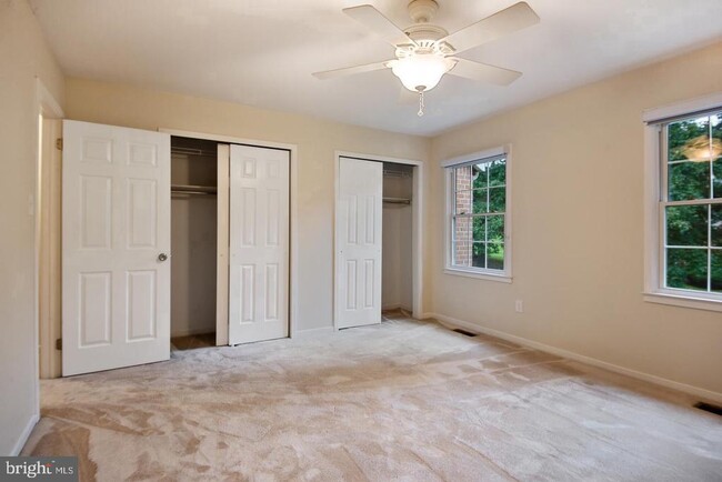 Building Photo - 46 Stonehurst Ct