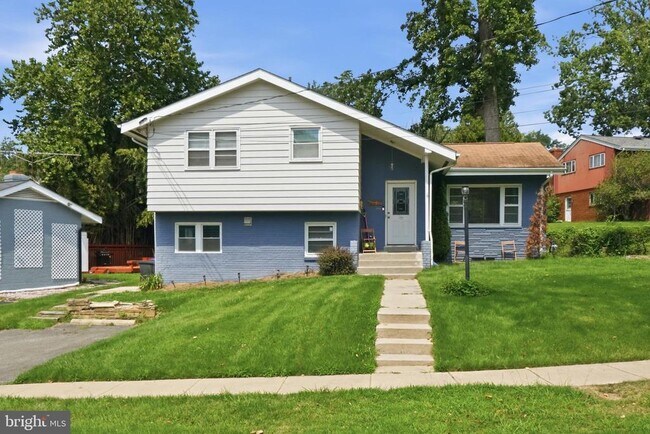 Building Photo - 11317 College View Dr