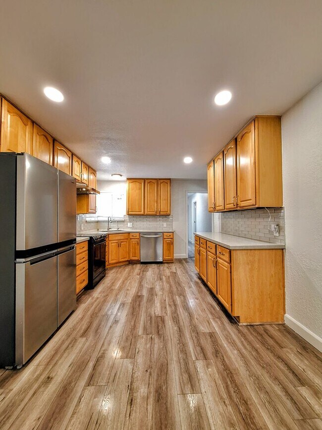 Building Photo - 10501 Observatory Dr
