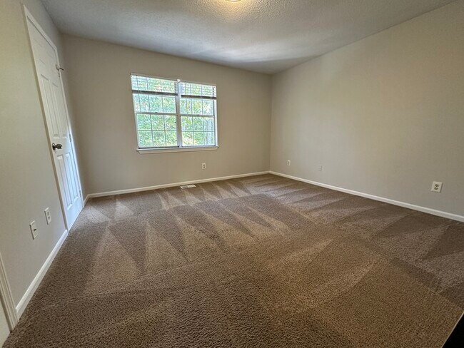 Building Photo - Large Upgraded Two Bedroom Townhome