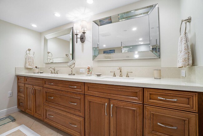 Building Photo - 5080 N Ocean Dr
