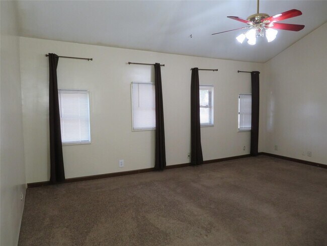 Building Photo - 1006 Avenue L