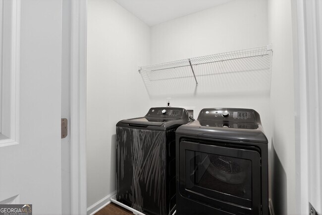 Building Photo - 233 Bloomfield Cir