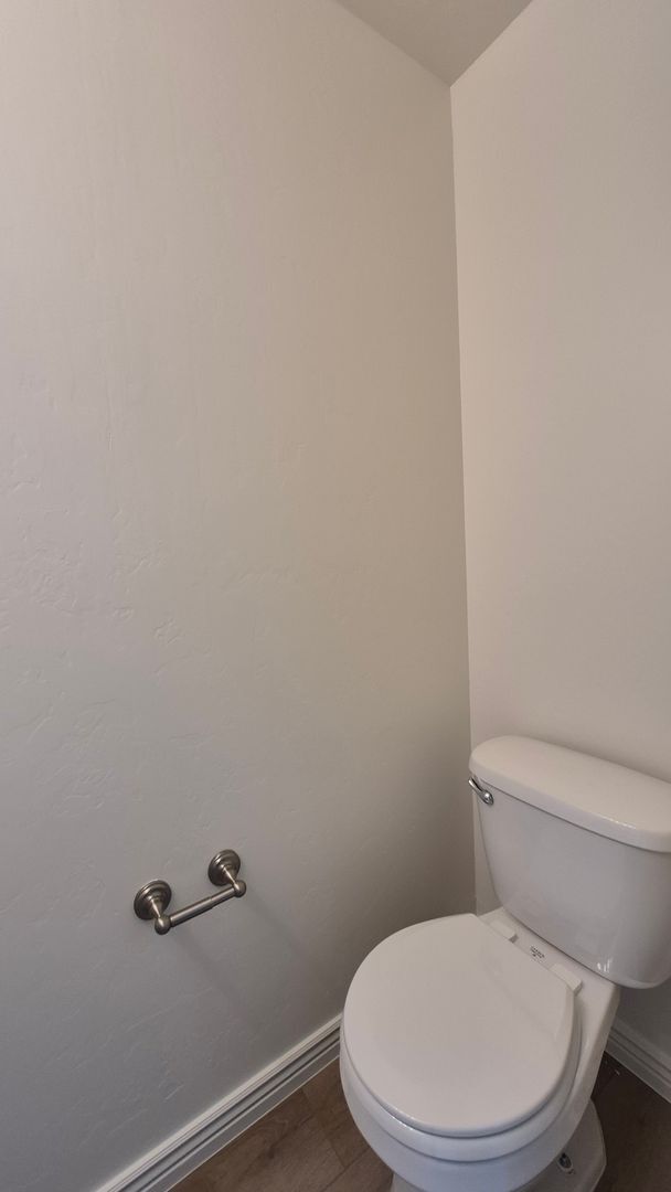 Building Photo - Remodeled 3 Bed / 2.5 Bath Townhome in Great Location