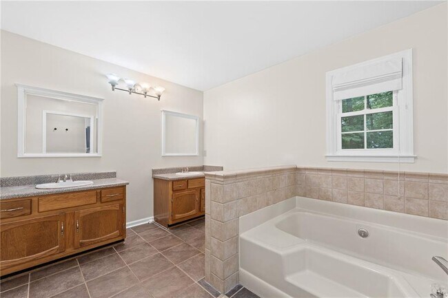 Building Photo - 4496 Windsor Oaks Dr