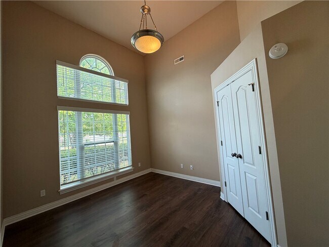 Building Photo - 4410 W Braymore Dr