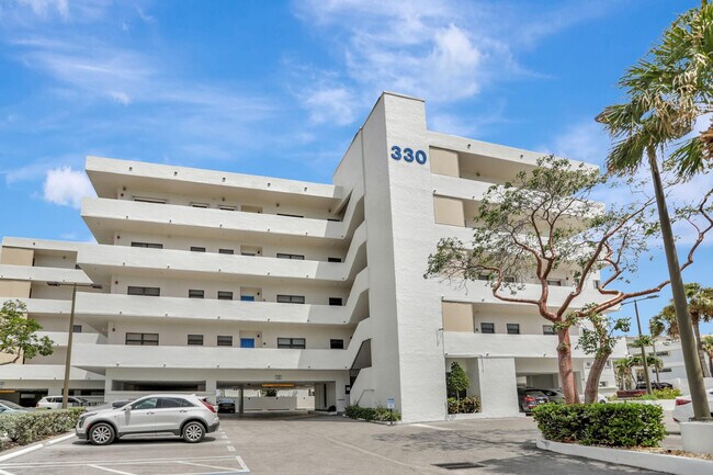 Building Photo - 330 Ave