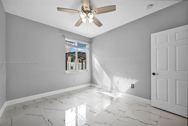 Building Photo - 640 SE 1st St