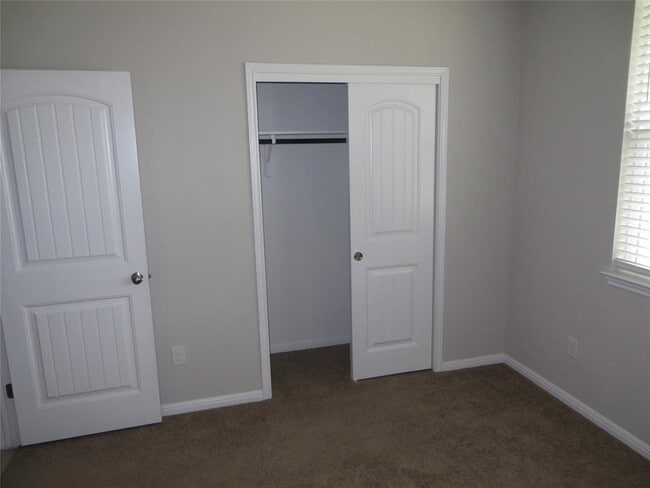 Building Photo - 301 La Escalera Dr