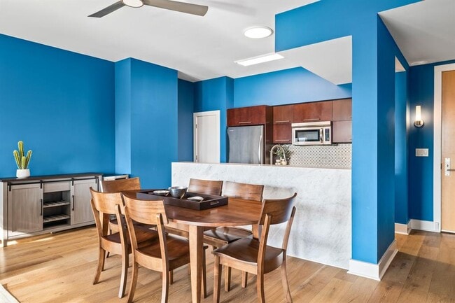 Building Photo - 603 Davis St