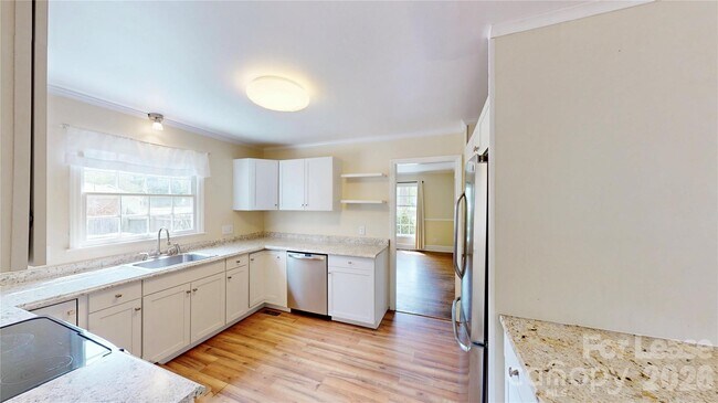 Building Photo - 6821 View Way Dr