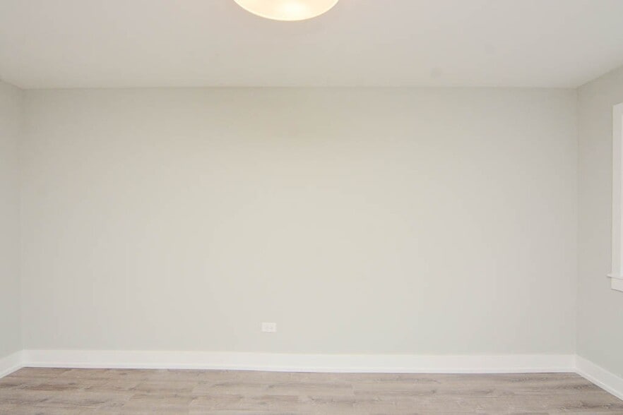 Building Photo - 450 W Barry