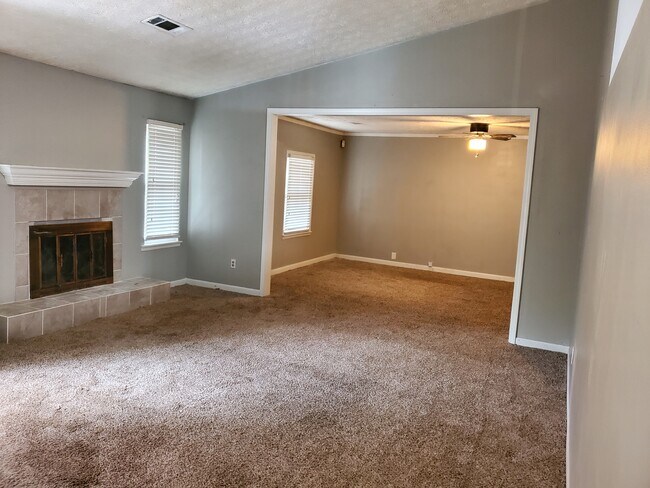Building Photo - 317 Peachtree Dr