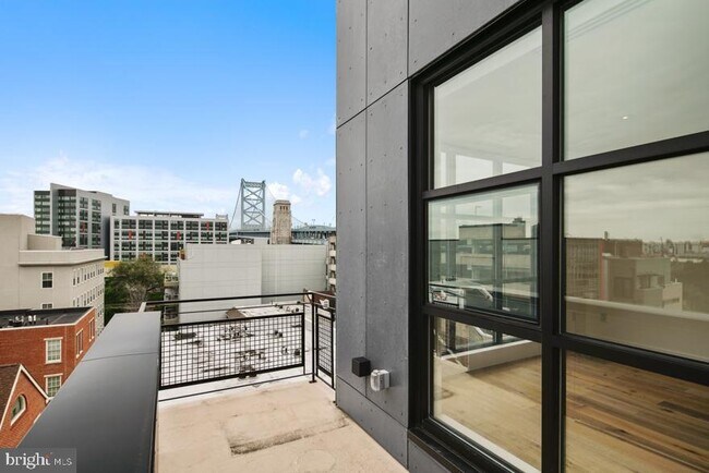 Building Photo - 240 N 2nd St