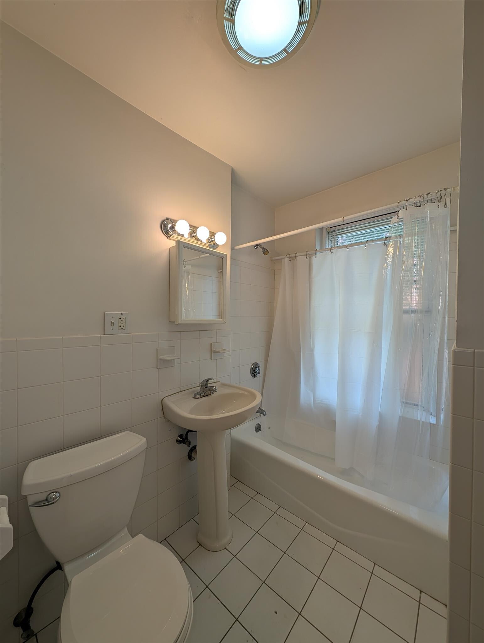 Building Photo - 335A Harvard St