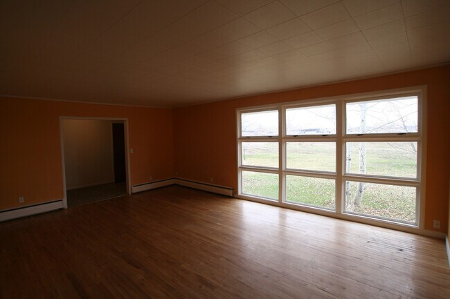 Building Photo - Single Family Home off Frontage Rd!