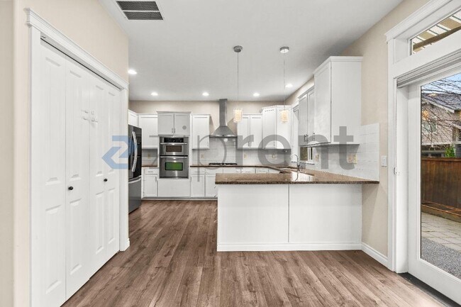 Building Photo - 7413 NE 200th St