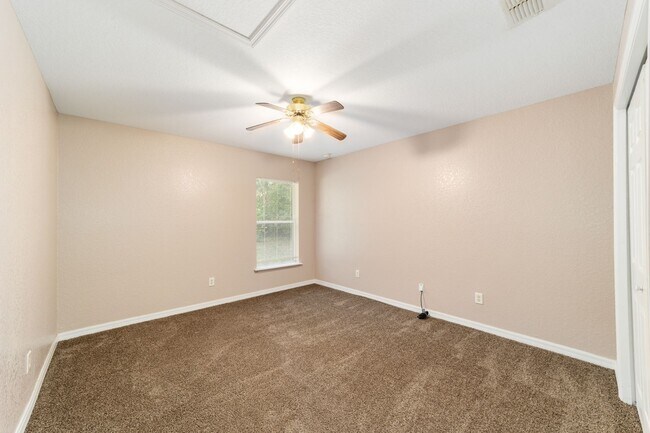 Building Photo - Peaceful 3-Bedroom Home with Open Floor Plan & Two-Car Garage in Rainbow Lakes Estates!