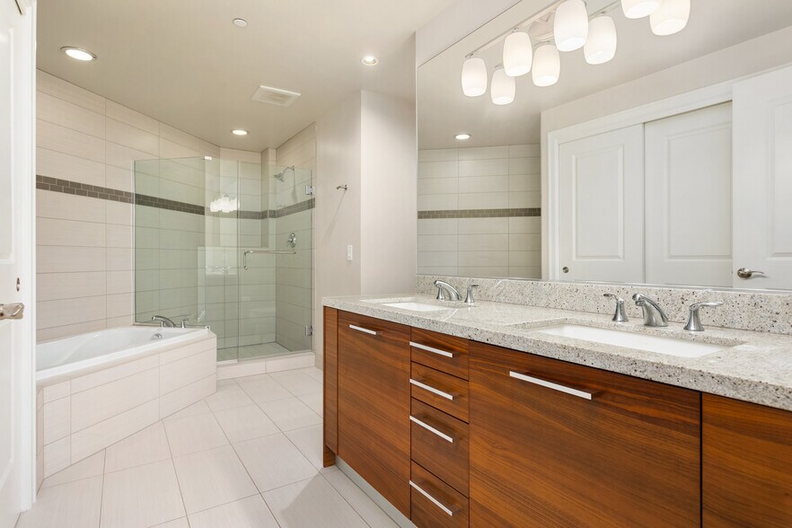 Building Photo - 1920 4th Ave