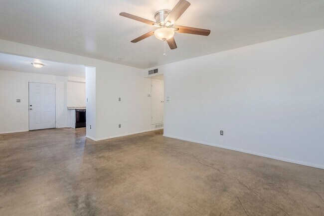 Building Photo - 434 N Norris Ave