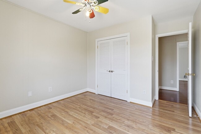 Building Photo - 1042B Margate Ct