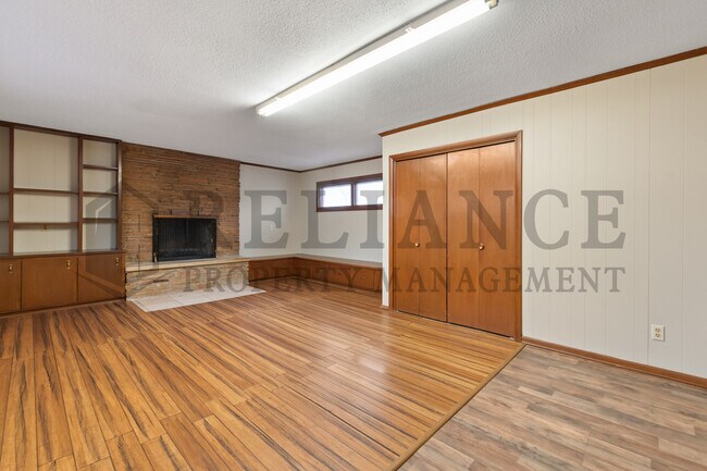Building Photo - 3401 S Walnut St