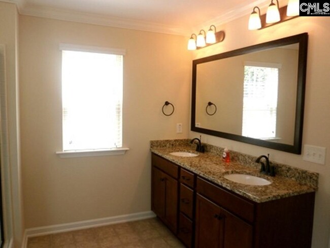 Building Photo - 297 Massey Cir