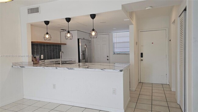 Primary Photo - 20200 NE 29th Ct
