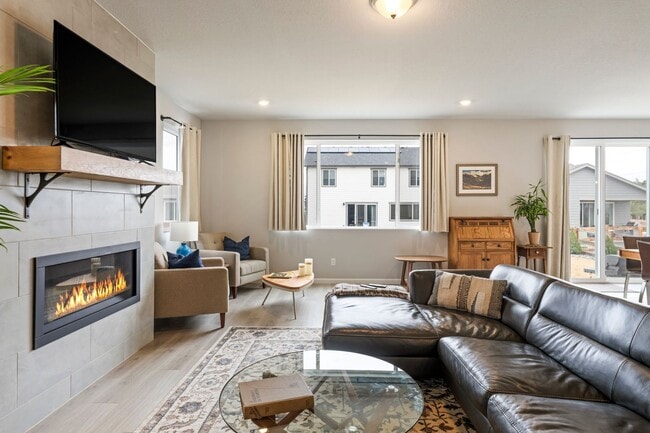 Building Photo - New Executive Furnished -Three bedroom, two bathroom new build home in Longmont fully furnished F...