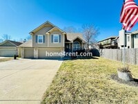 Building Photo - Spacious Four Bedroom Northland Home with a Finished Basement, 3 car garage and Fenced Yard!