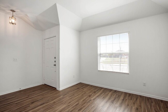 Building Photo - Spacious 3/2 in Kyle with oversized garage