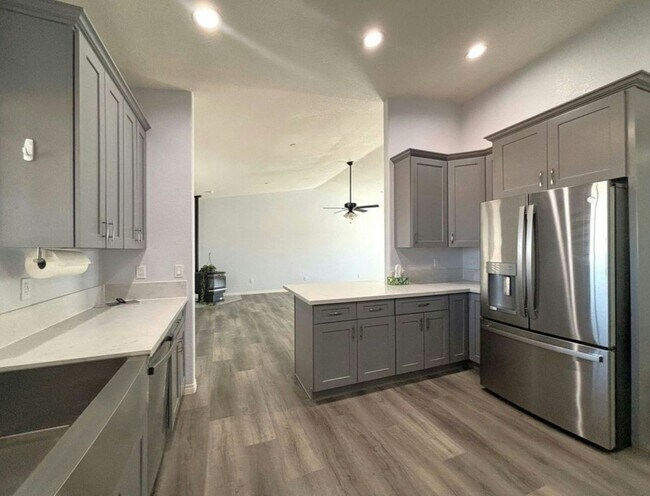 Building Photo - 9875 Magnolia Ave