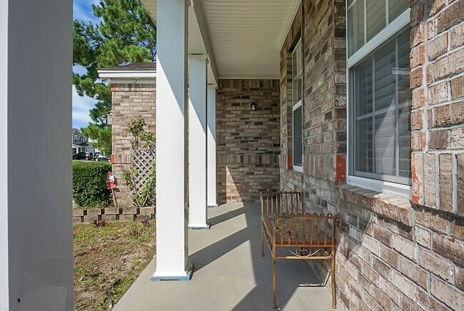 Building Photo - 334 Albrighton Way