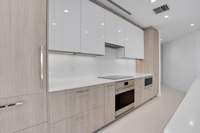 Building Photo - 153 N Seabreeze Blvd